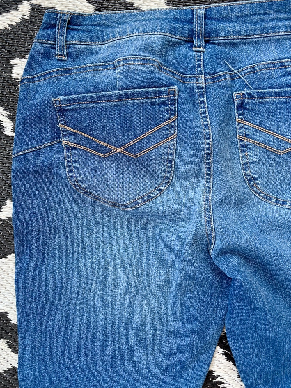d. jeans Women’s Straight Leg Jeans in Blue with Tan Stitching